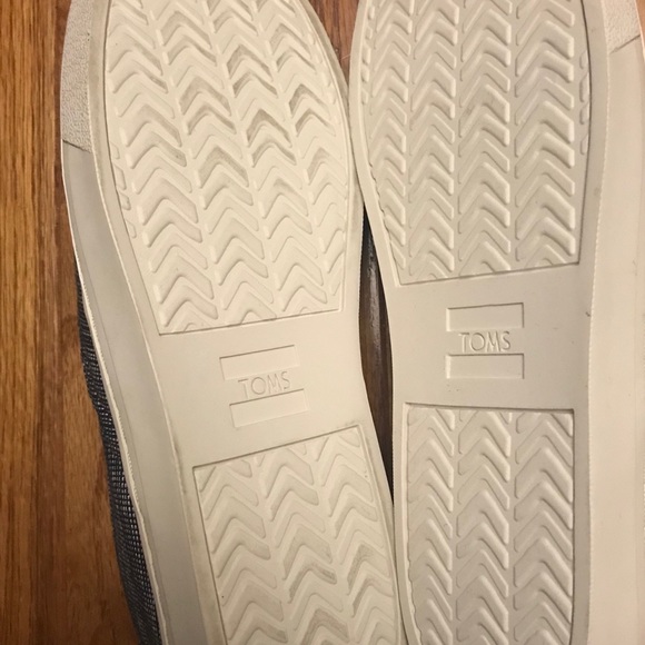 TOMS LUCA NAVY STRIPE CHAMBRAY YOUTH SLIP ONS - Picture 6 of 6